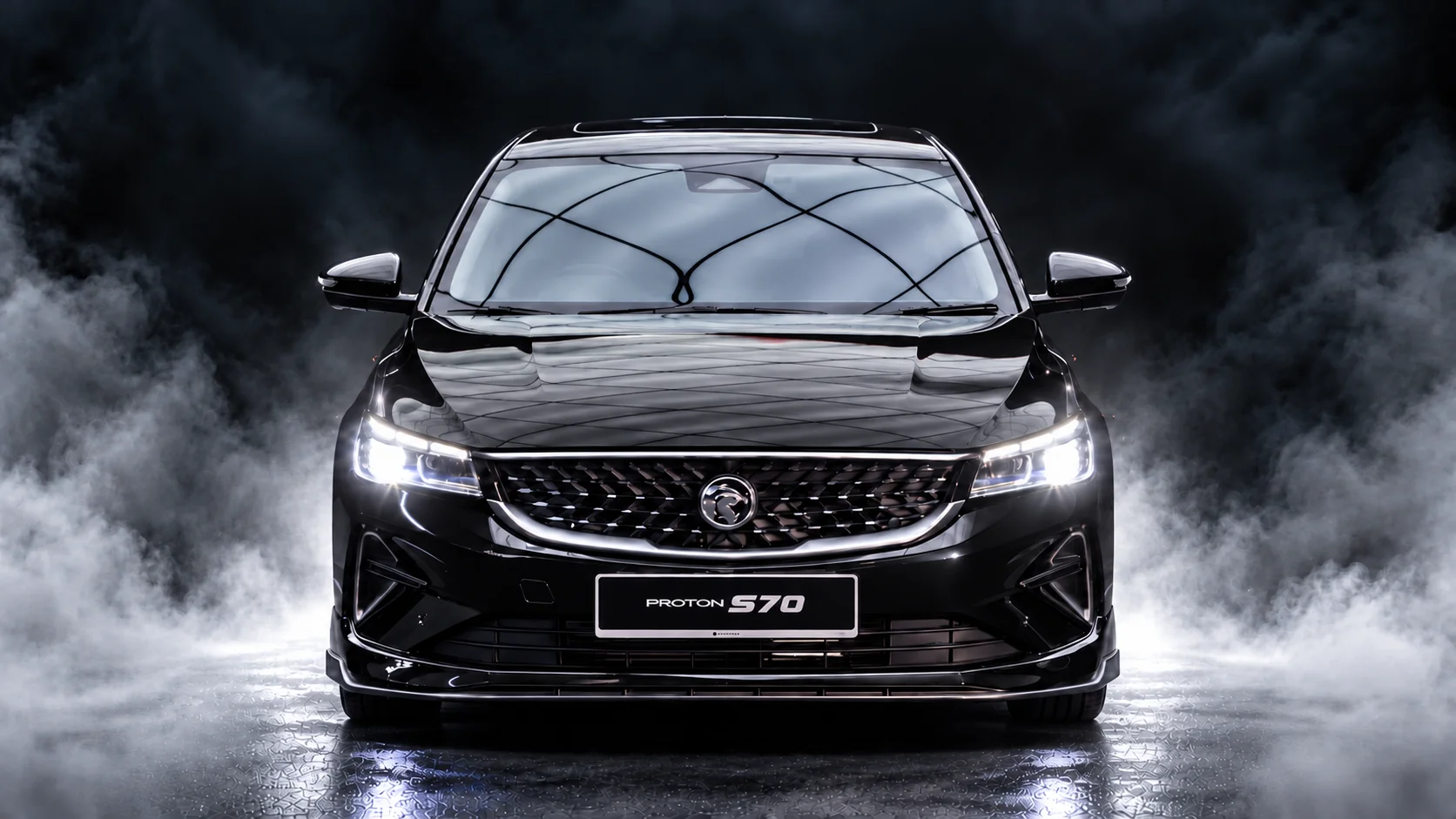 Proton S70 sedan Segmen-C di bandar pada waktu malam
